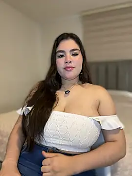 Isabella LaRue online show from April 2026 01:40:01 PM