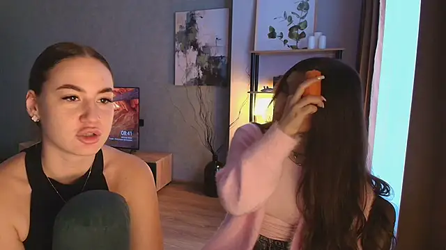 MayaGlow online show from November 2025 05:42:02 AM