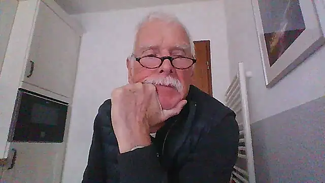 Snapshot of super-snoopy chatting on April 2026 09:15:01 AM super-snoopy online show from April 2026 09:15:01 AM
