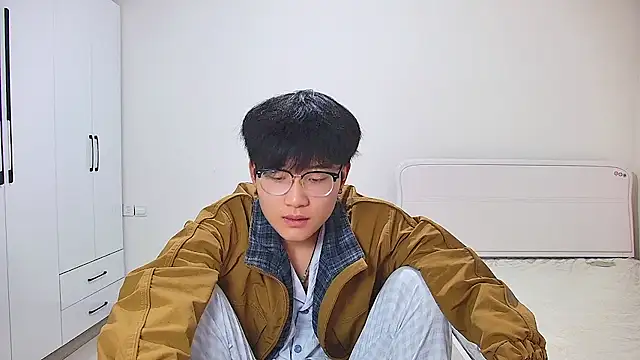 KK-cuteboy online show from May 2026 12:00:01 PM