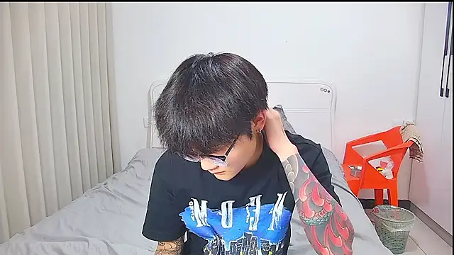 KK-cuteboy online show from May 2026 01:08:01 PM