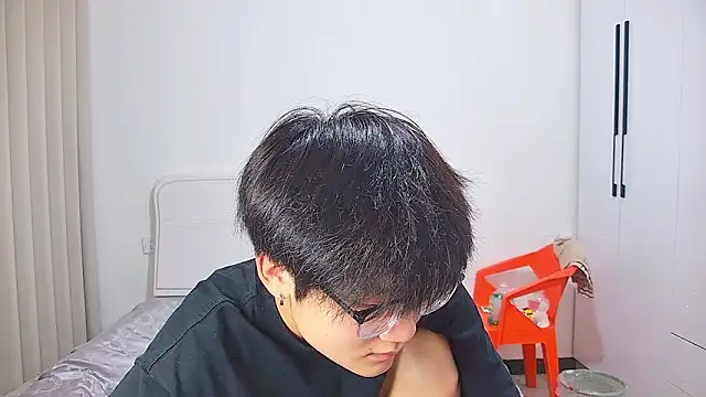 KK-cuteboy online show from May 2026 12:46:02 PM