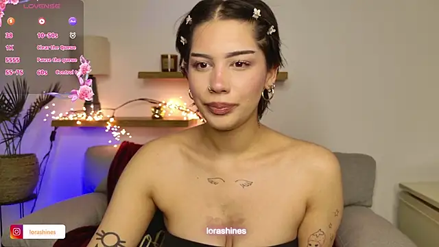 LoraShines online show from January 2026 06:44:02 PM