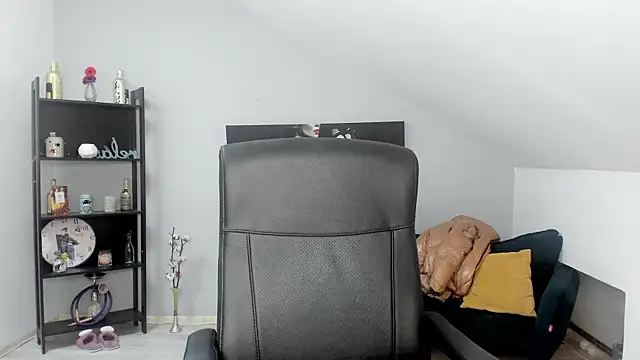 BettyJamess online show from November 2025 04:12:01 AM