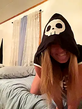 SugarMilkandHoney online show from October 2025 01:24:01 AM