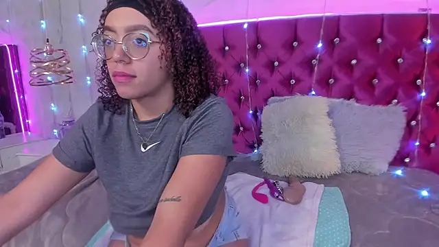 Miamiller 22 online show from January 2026 06:32:02 PM