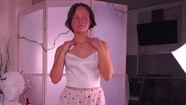 VeliaRogoff online show from October 2025 12:53:02 PM