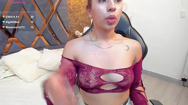 Vittoria Conti  online show from November 2025 05:12:02 PM