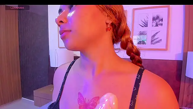 Snapshot of charlotte_rea chatting on October 2025 03:50:01 AM charlotte rea online show from October 2025 03:50:01 AM