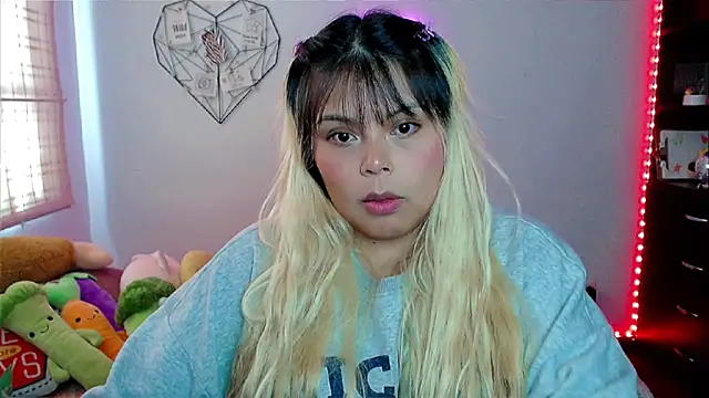 EllieMoonX online show from November 2025 07:57:01 PM