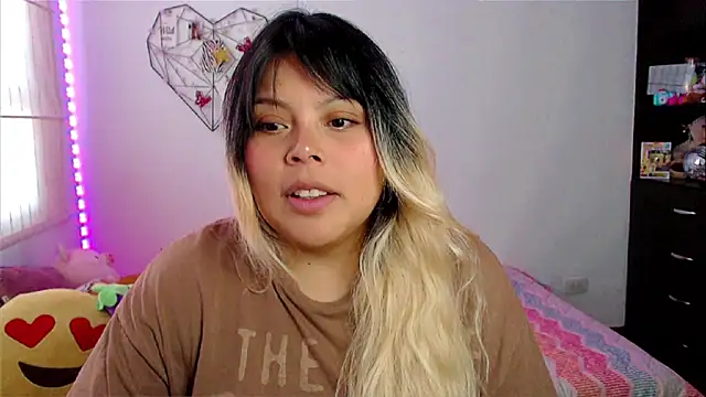 EllieMoonX online show from April 2026 10:33:02 PM