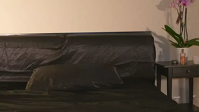 AbrilColls  online show from March 2026 07:58:02 AM