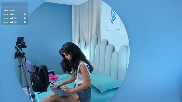 Snapshot of luly_dreams chatting on June 2026 11:47:02 AM luly dreams online show from June 2026 11:47:02 AM