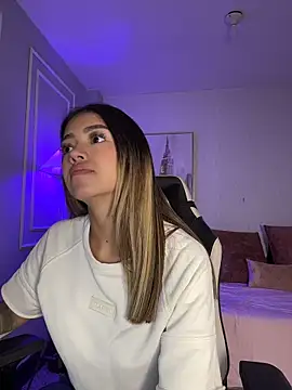 HoneyMollyX online show from April 2026 01:01:01 PM