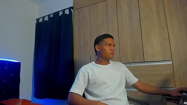 isaac master77 online show from November 2025 02:55:01 AM