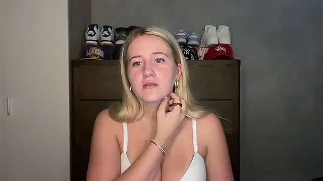 itssosierra online show from April 2026 08:29:02 AM