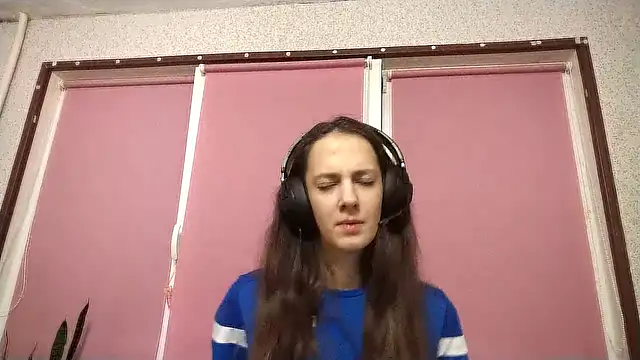 Snapshot of DominiqueFarria chatting on October 2025 03:35:01 PM DominiqueFarria online show from October 2025 03:35:01 PM