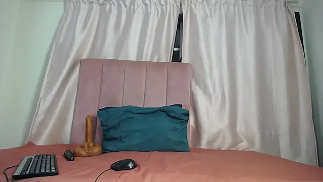 Kelly-001 online show from April 2026 06:46:01 PM