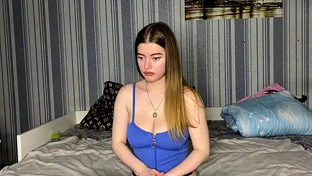 EmiliaCouple online show from November 2025 01:57:02 PM