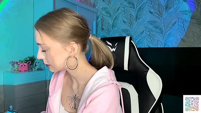 EvaPeace online show from November 2025 05:11:01 PM