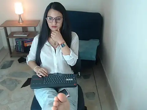 Snapshot of julieta_rossi chatting on December 2025 04:29:02 AM julieta rossi online show from December 2025 04:29:02 AM