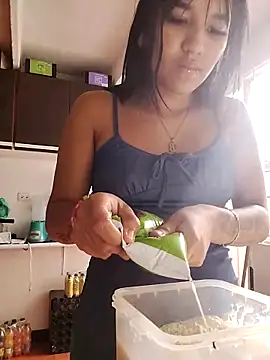 Snapshot of Valen_russo chatting on October 2025 01:23:04 PM Valen russo online show from October 2025 01:23:04 PM