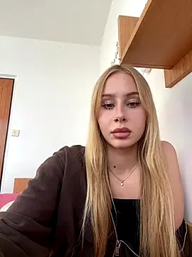 Snapshot of RemyStyles chatting on October 2025 02:35:01 PM RemyStyles online show from October 2025 02:35:01 PM