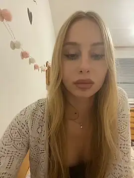 Snapshot of RemyStyles chatting on November 2025 04:18:02 PM RemyStyles online show from November 2025 04:18:02 PM