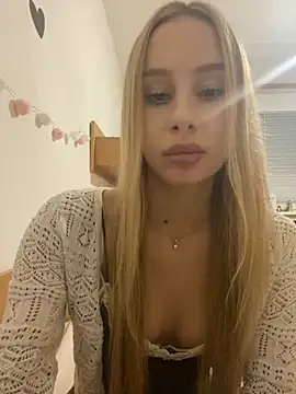 Snapshot of RemyStyles chatting on November 2025 10:45:01 PM RemyStyles online show from November 2025 10:45:01 PM