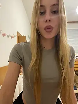 Snapshot of RemyStyles chatting on December 2025 12:18:02 AM RemyStyles online show from December 2025 12:18:02 AM