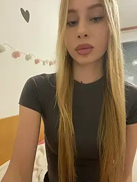 Snapshot of RemyStyles chatting on March 2026 10:45:01 PM RemyStyles online show from March 2026 10:45:01 PM