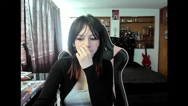 Snapshot of Maki_Zein_ chatting on October 2025 03:13:02 PM Maki Zein  online show from October 2025 03:13:02 PM