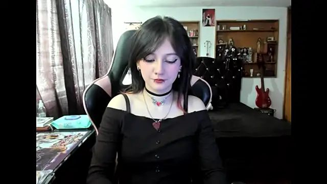 Maki Zein  online show from November 2025 05:45:02 PM