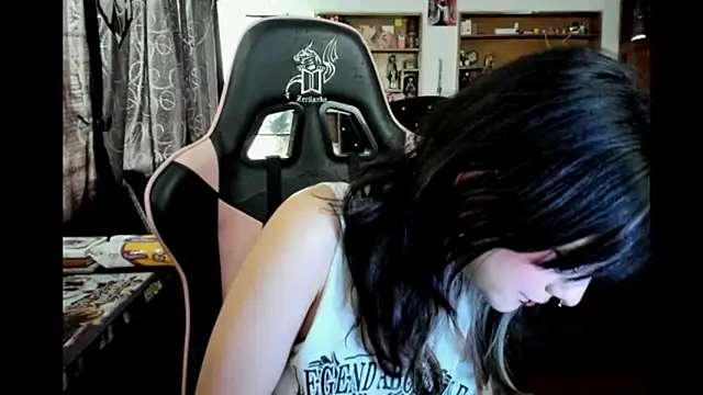 Maki Zein  online show from March 2026 08:37:01 PM