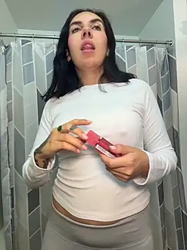 Lolathebaddie online show from November 2025 04:51:02 PM