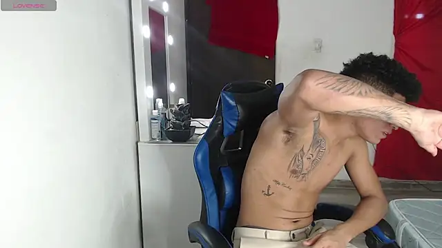 Angel LatinGuy online show from October 2025 06:06:02 PM