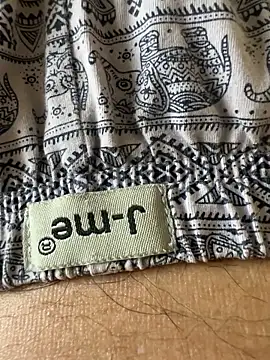 hummingbirds1612 online show from February 2026 04:46:02 AM