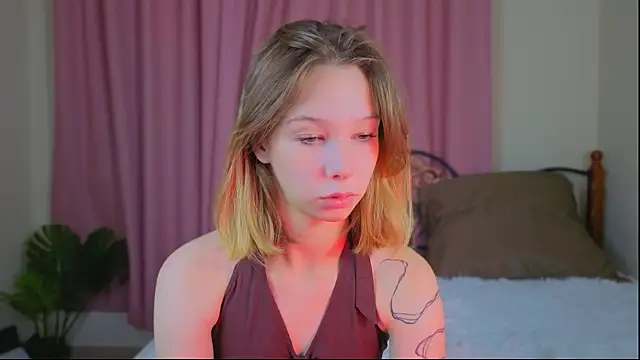 LilyVoise online show from October 2025 11:57:02 AM