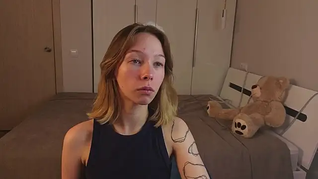 LilyVoise online show from October 2025 01:01:01 PM