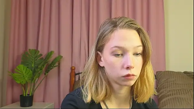 LilyVoise online show from October 2025 12:28:01 PM