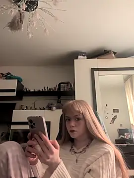 Snapshot of OpheliaMills chatting on October 2025 08:47:01 AM OpheliaMills online show from October 2025 08:47:01 AM