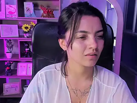 Liisaa Kiss online show from November 2025 04:15:01 AM