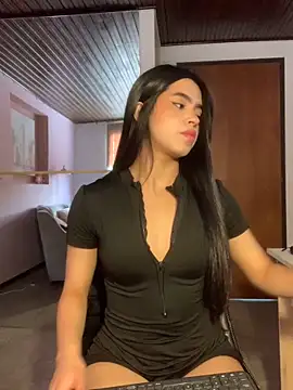 LunaMoore Pink online show from November 2025 12:49:01 PM