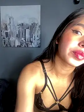 LunaMoore Pink online show from November 2025 12:28:02 PM