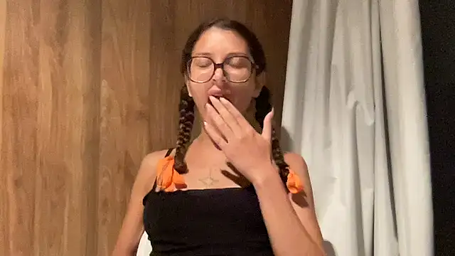 absoluthorrorfield online show from November 2025 12:44:01 AM