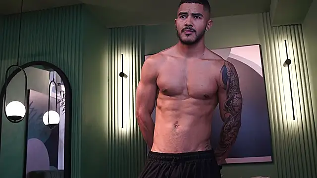 Snapshot of Reik_Vonn chatting on February 2026 12:21:01 PM Reik Vonn online show from February 2026 12:21:01 PM