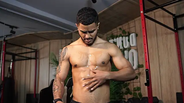 Snapshot of Reik_Vonn chatting on February 2026 12:35:01 PM Reik Vonn online show from February 2026 12:35:01 PM