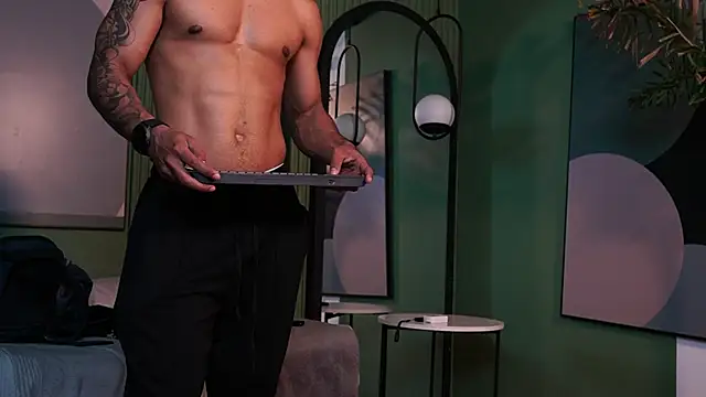 Snapshot of Reik_Vonn chatting on February 2026 01:46:01 AM Reik Vonn online show from February 2026 01:46:01 AM