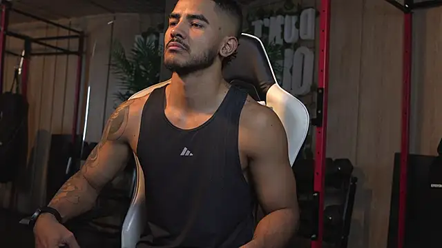 Snapshot of Reik_Vonn chatting on February 2026 12:37:01 PM Reik Vonn online show from February 2026 12:37:01 PM