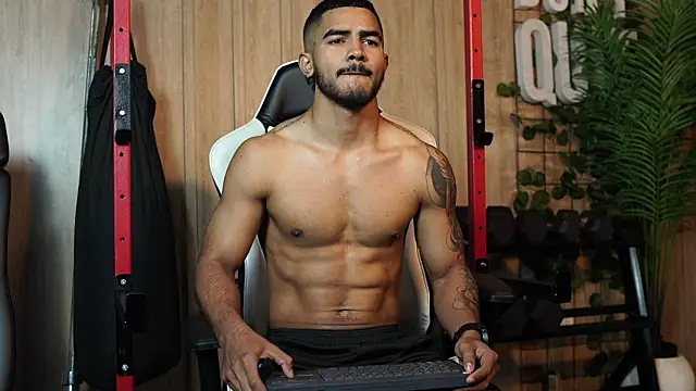 Snapshot of Reik_Vonn chatting on February 2026 12:49:01 PM Reik Vonn online show from February 2026 12:49:01 PM